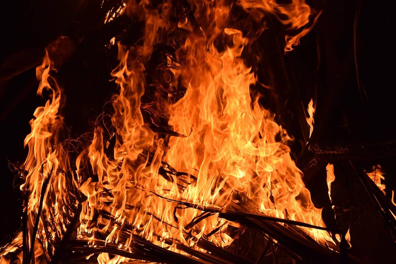 Czy panele fotowoltaiczne mogą się zapalić i co warto o tym wiedzieć?